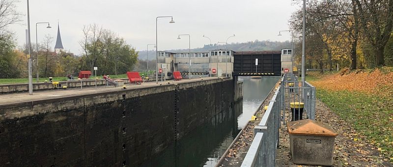 Funkgerät und Ratsstüble am Neckar